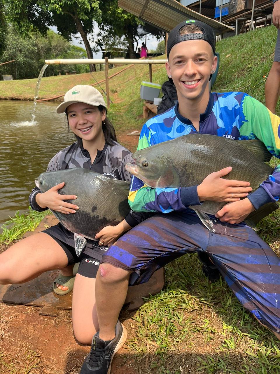 Dia tranquilo e calmo pescando juntos