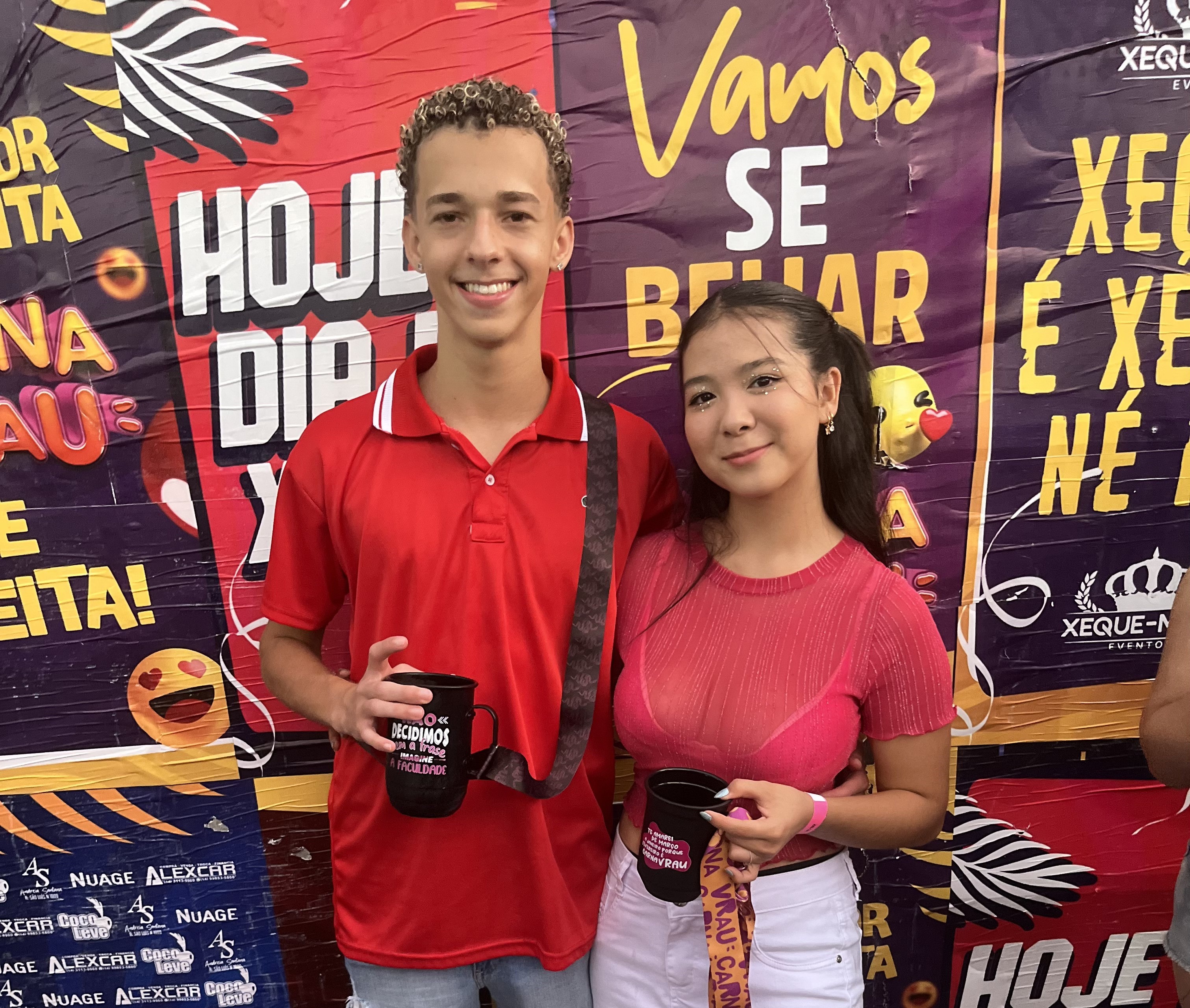 Nós dois rindo em uma noite de festa especial